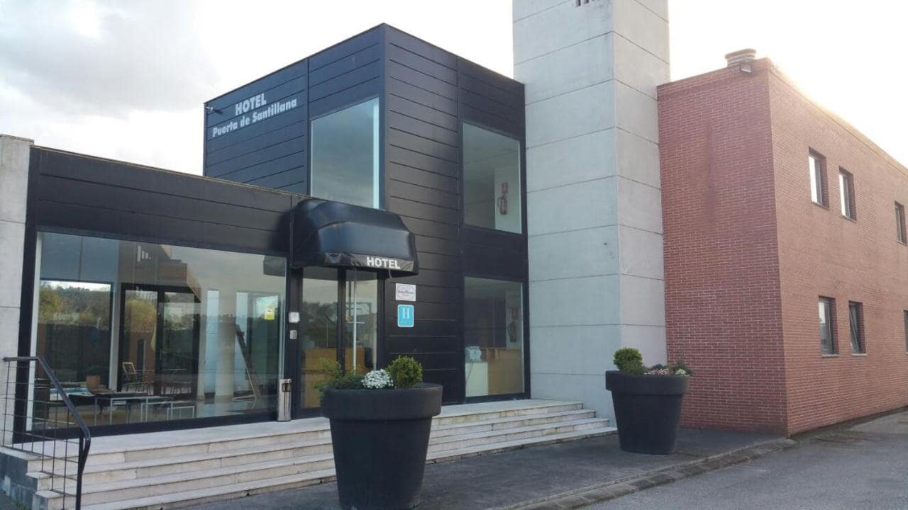 Puerta de Santillana