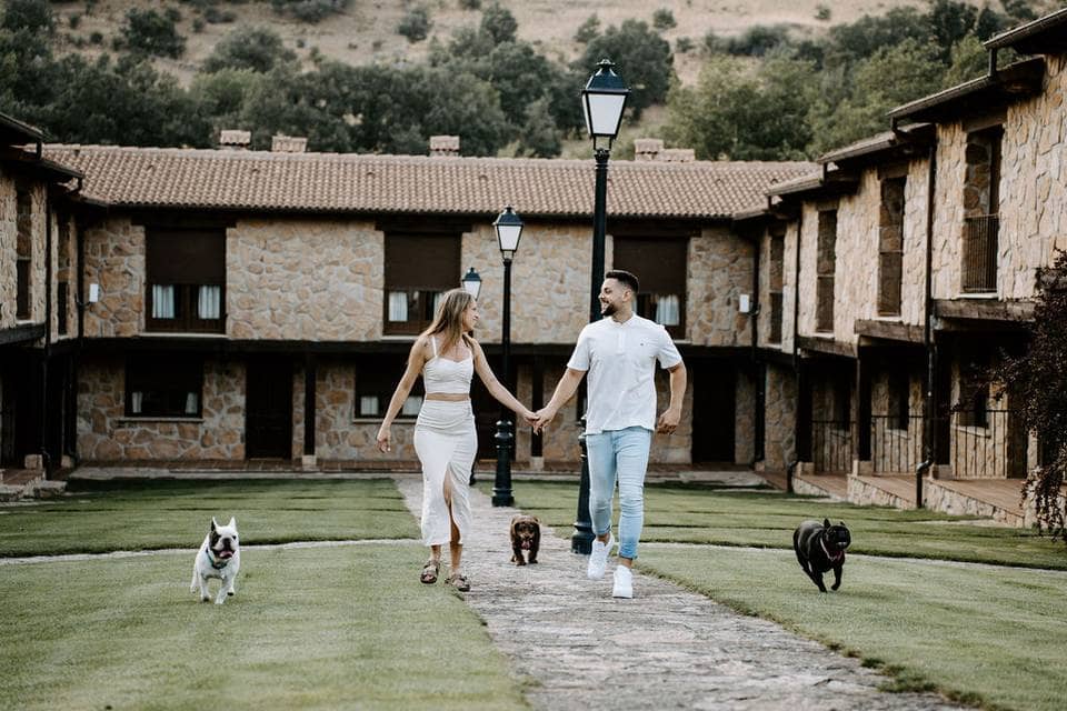 Reserva un alojamiento pet-friendly.